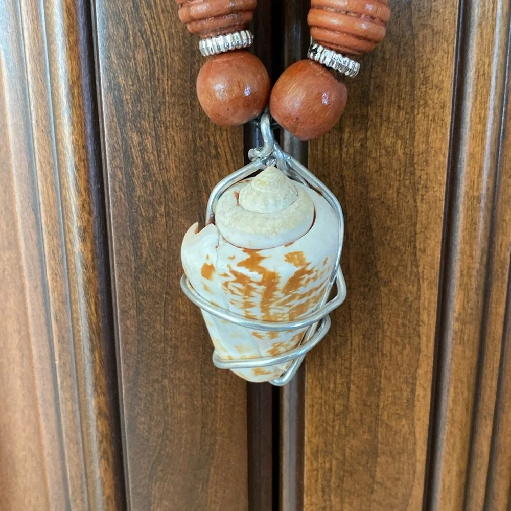 LAST DAYS FREE Shell and Bead Necklace